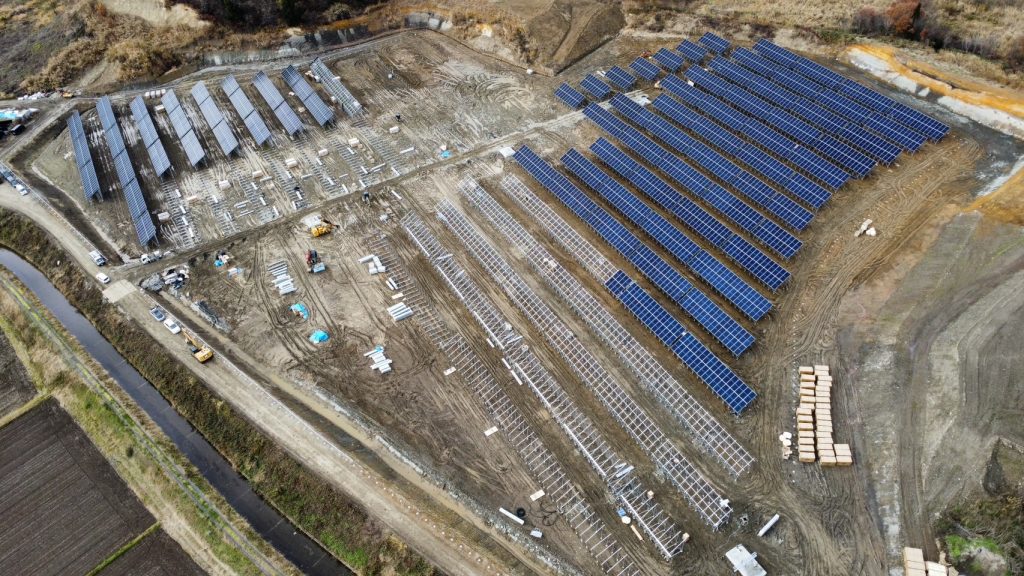 株式会社カンエイの秋田県大仙市の太陽光発電所 工事風景