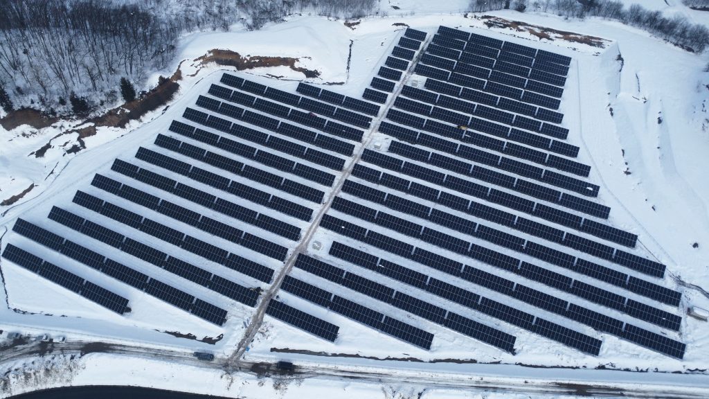 株式会社カンエイの秋田県大仙市の太陽光発電所 設置後風景