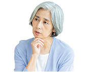 太陽光パネルのことで困っている様子の女性