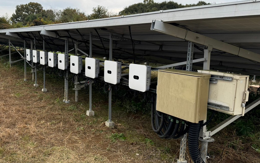 パワコン交換工事の施工後の単相発電所の様子